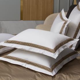 Наволочки белые с широкой бежевой декоративной отделкой Alpine Caramel Beige Allure Grass - Белый / Карамельно-бежевый