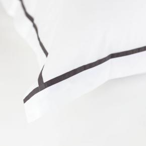 Наволочки из сатина белые с темно-серым кантом с отделкой (70х70 - 2 шт.) Salzburg Noble Gray Grass - Белый / Темно-серый 