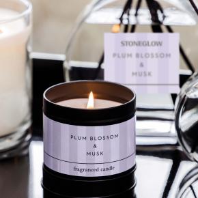 Аромасвеча в жестяной баночке Цветы сливы и Мускус | Plum Blossom & Musk Stoneglow  - 25 ч.