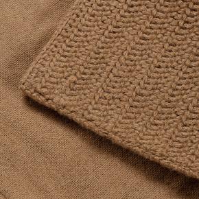 Подушка декоративная вязаная шерстяная текстурная вязка Альпака 40x60 Alpaca Texture - Миндальный