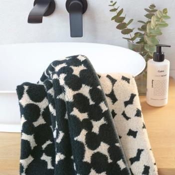 Полотенце камень с кругами галька махровое 50х100 Cawo Loft Pebbles 6224 39 - Черное