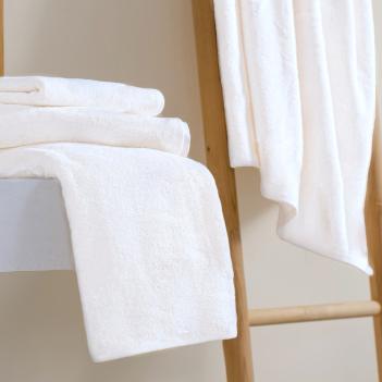 Белое махровое полотенце как в отеле 50х90 Hotel Supreme Grass  German Grass